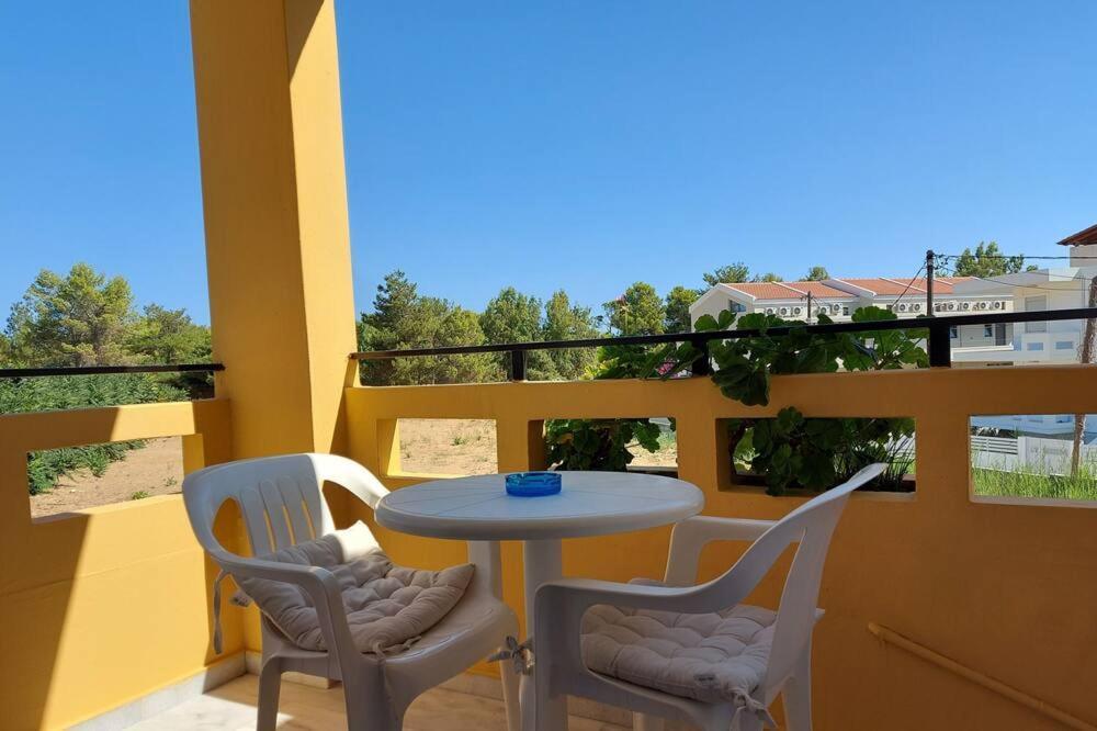 Menelaos Apartments Daratsos Buitenkant foto