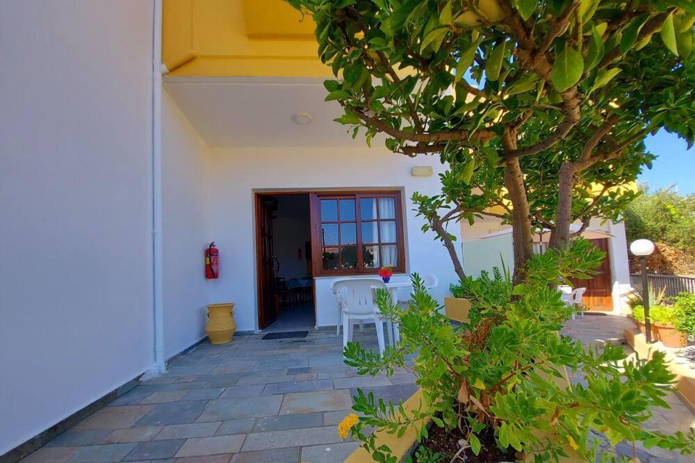 Menelaos Apartments Daratsos Buitenkant foto