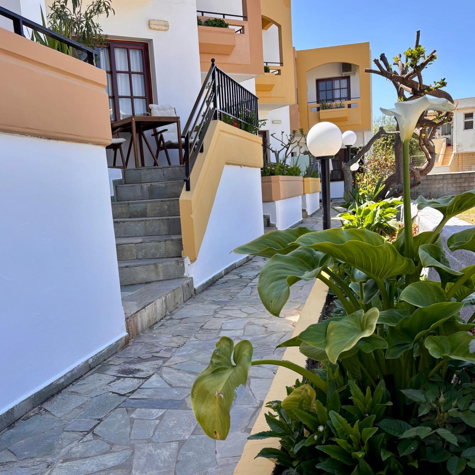 Menelaos Apartments Daratsos Buitenkant foto