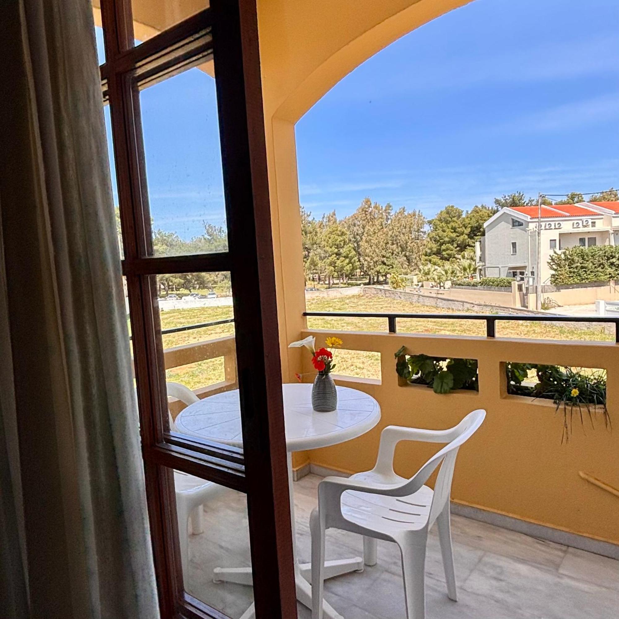 Menelaos Apartments Daratsos Buitenkant foto